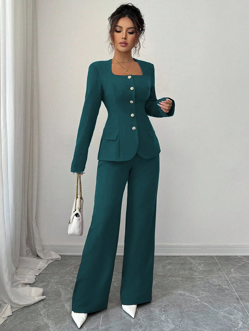 Conjunto Feminino Alfaiataria com Blazer Acinturado e Calça Pantalona