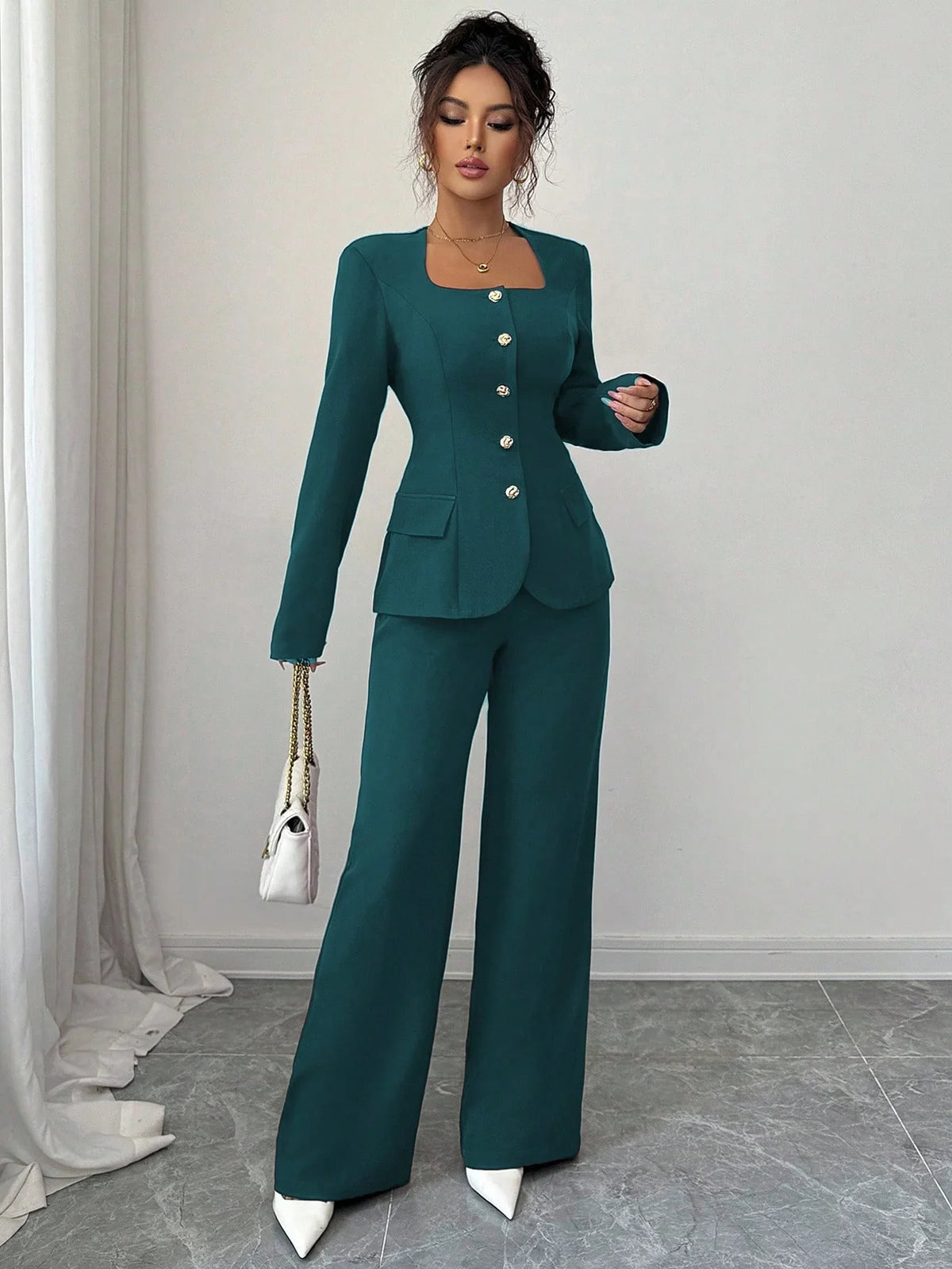 Conjunto Feminino Alfaiataria com Blazer Acinturado e Calça Pantalona