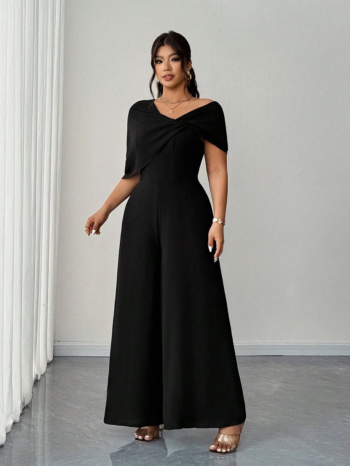 Macacão Social Plus Size Assimétrico Pantalona Manga Curta
