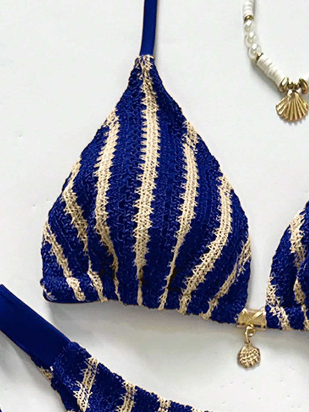 Biquíni de Crochê Listrado com Calça Saída de Praia