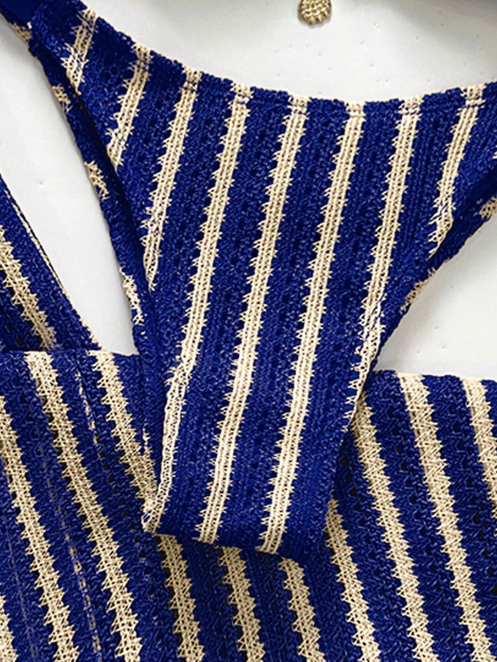 Biquíni de Crochê Listrado com Calça Saída de Praia