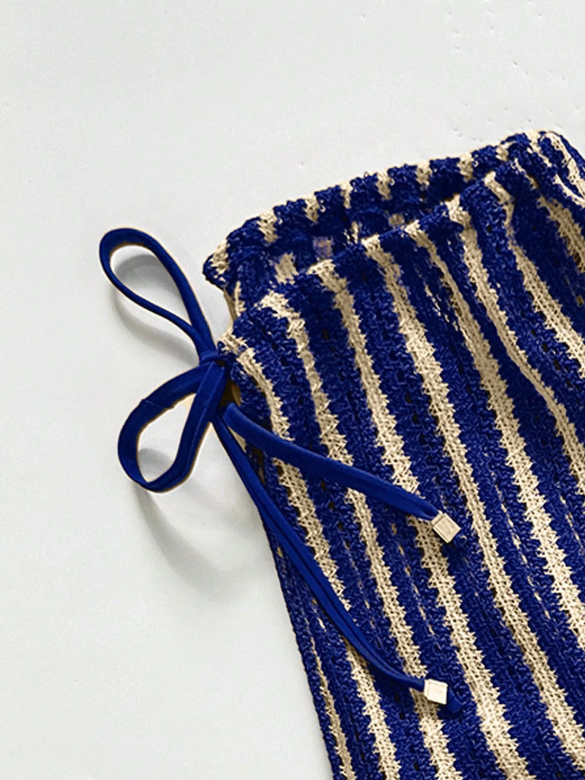 Biquíni de Crochê Listrado com Calça Saída de Praia