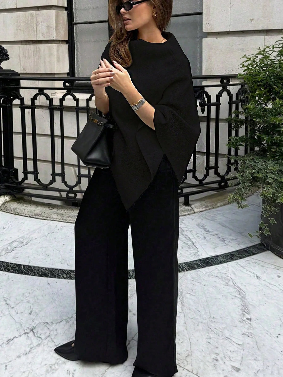 Poncho Feminino de Tricô Minimalista