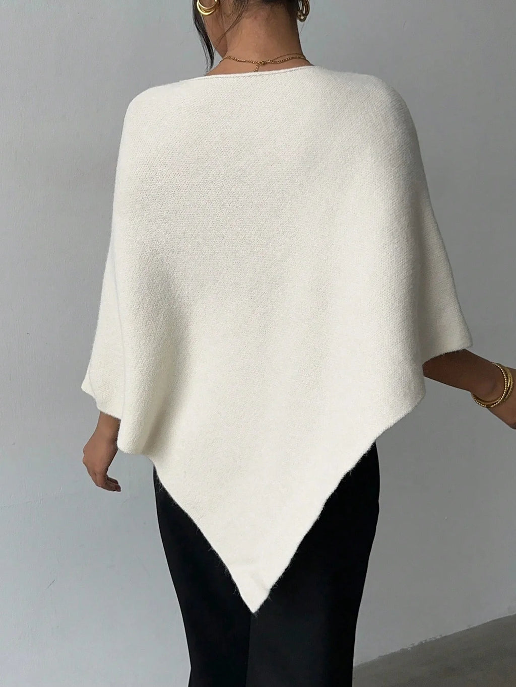 Poncho Feminino de Tricô Minimalista