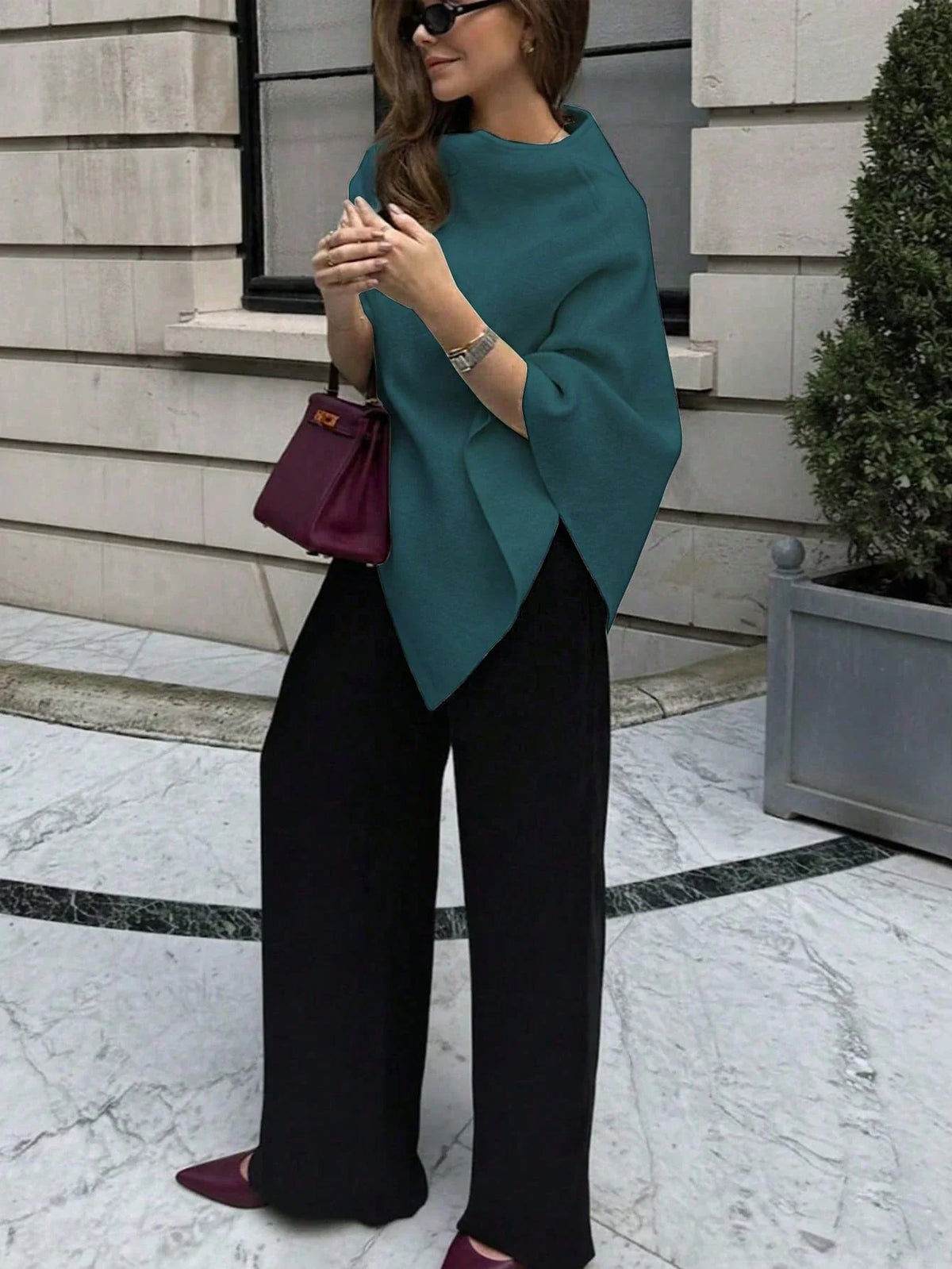 Poncho Feminino de Tricô Minimalista
