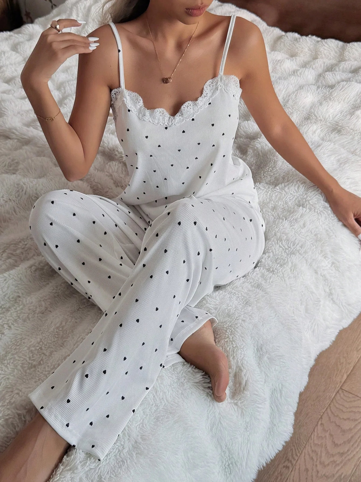 Pijama Feminino Longo com Regata e Calça Estampa Delicada