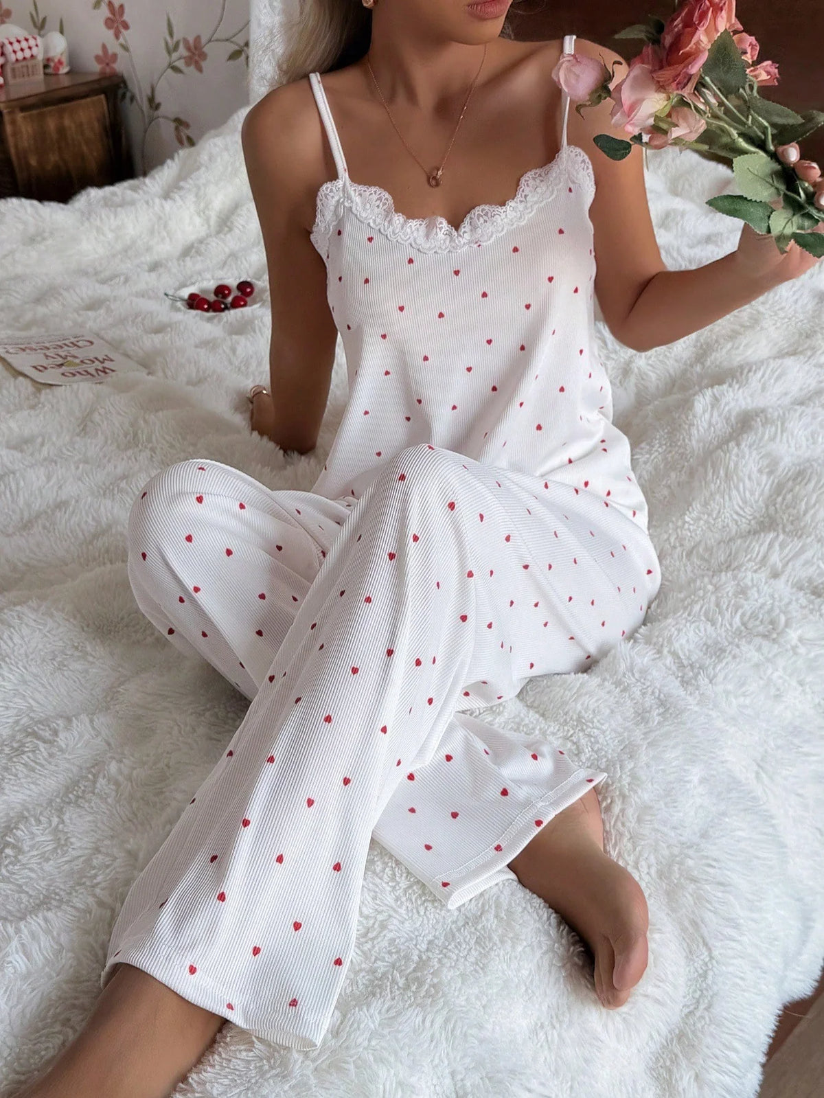 Pijama Feminino Longo com Regata e Calça Estampa Delicada