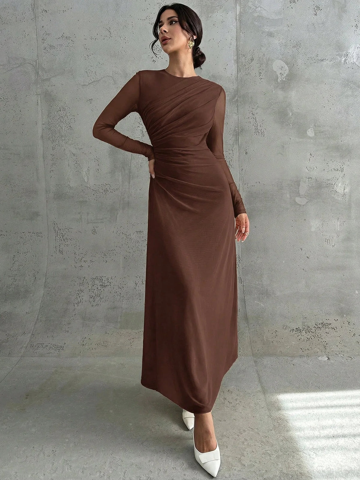Vestido Longo Manga Comprida com Tule Cintura Plissada