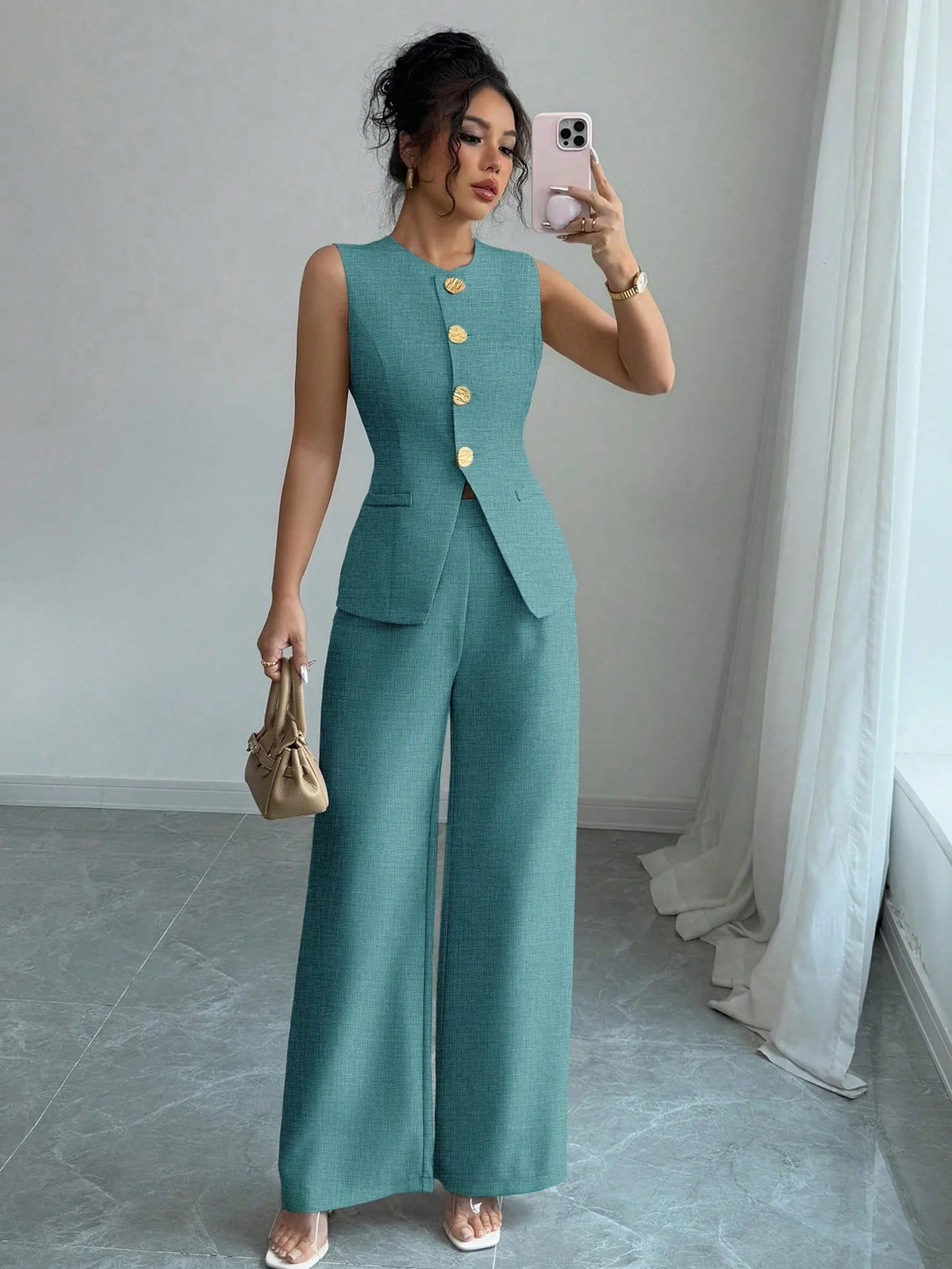 Conjunto Feminino Alfaiataria com Colete Alongado e Calça Pantalona