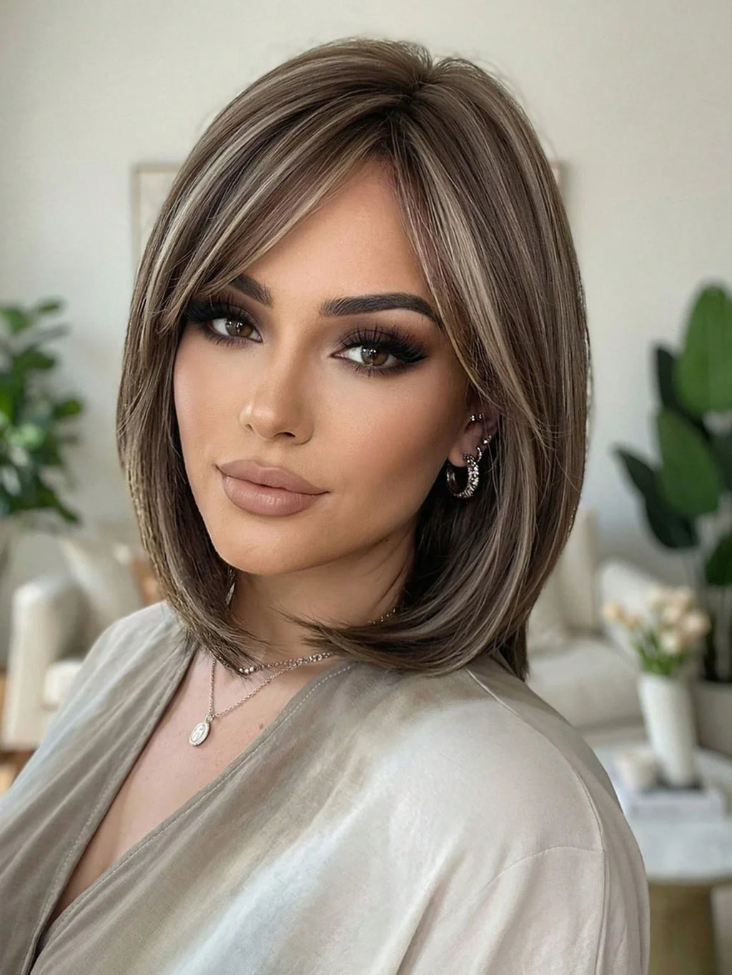 Peruca Feminina Curta Chanel Repicada com Franja 30cm Fibra Orgânica