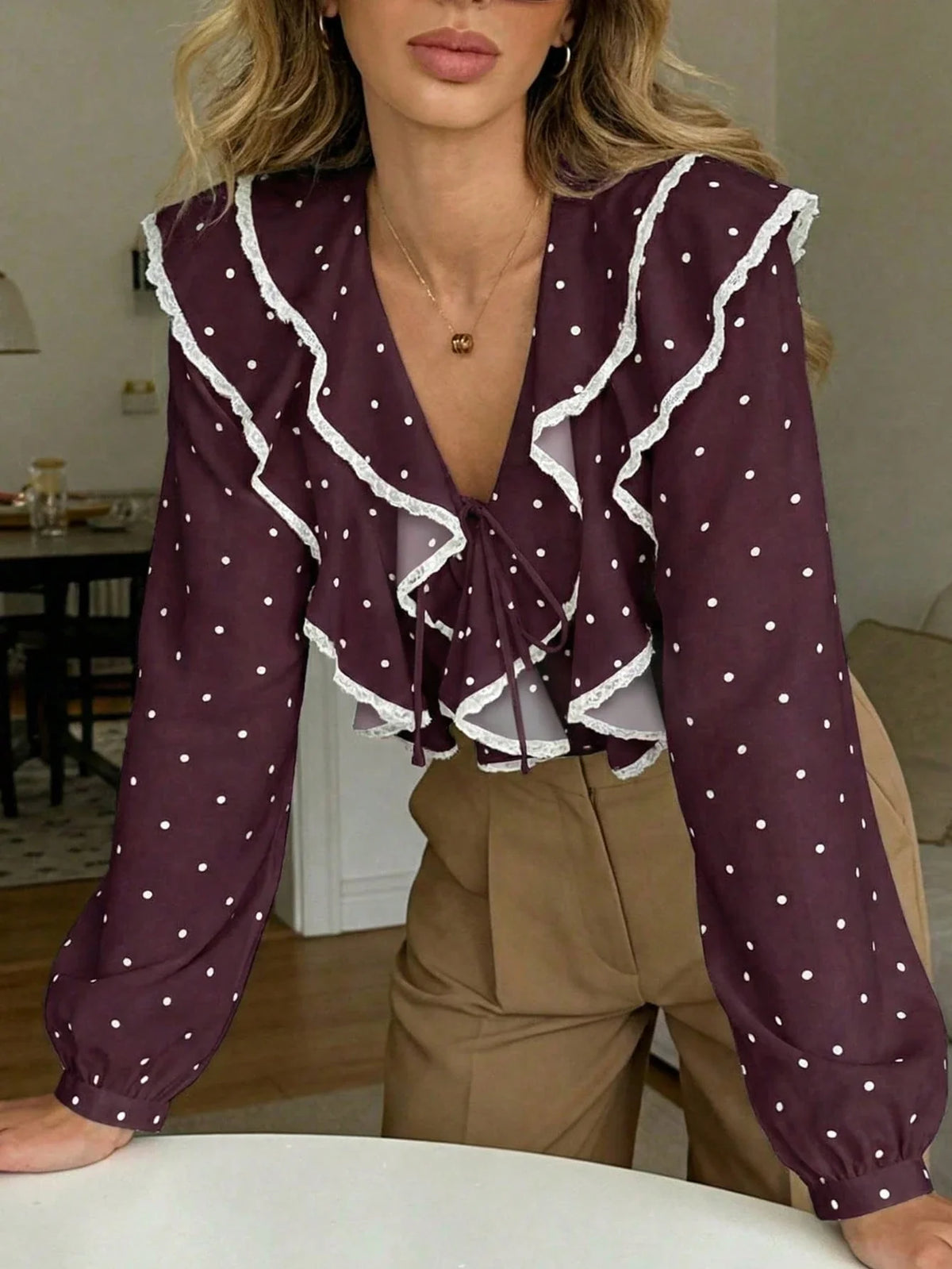 Camisa Feminina Elegante com Babado Poá