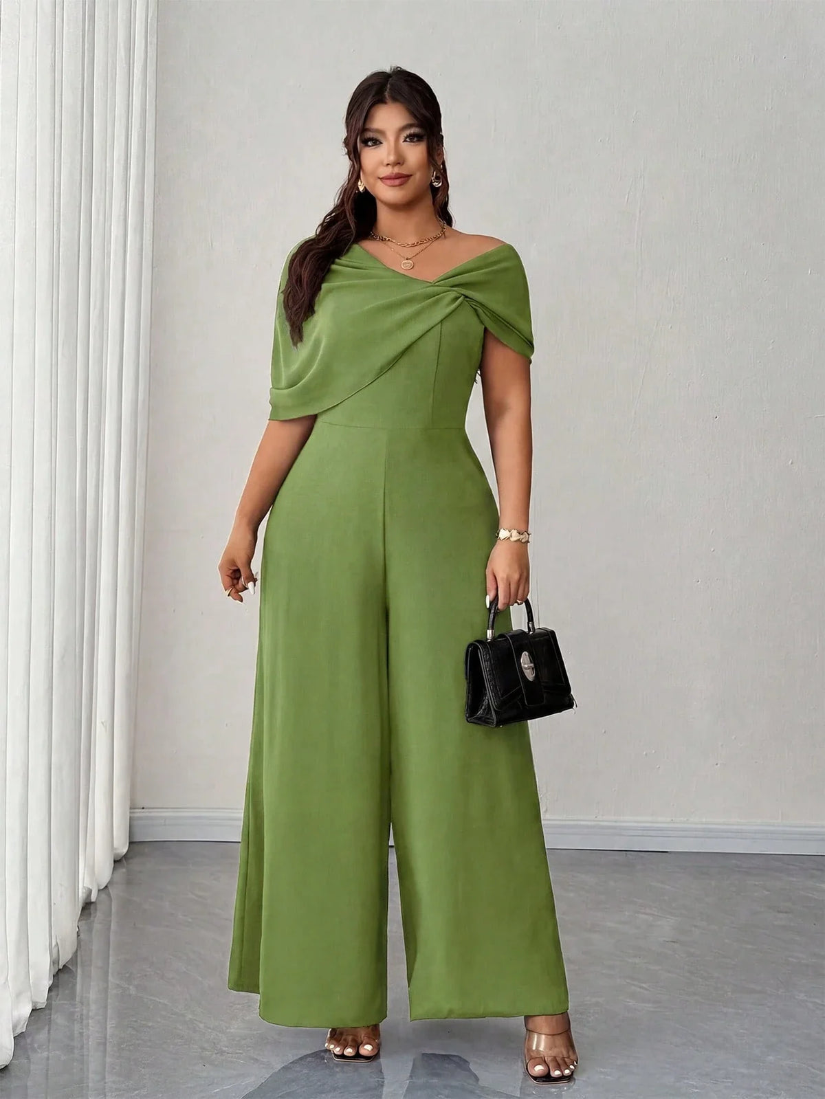 Macacão Social Plus Size Assimétrico Pantalona Manga Curta