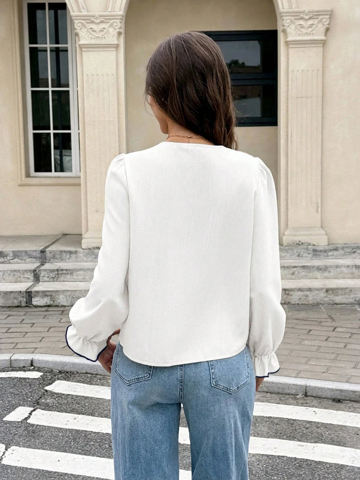 Camisa Feminina Casual Elegante de Manga Longa com Bordado e Botões