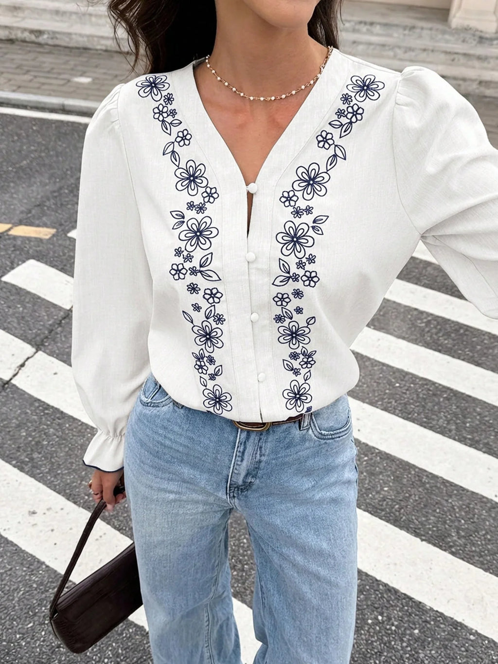 Camisa Feminina Casual Elegante de Manga Longa com Bordado e Botões