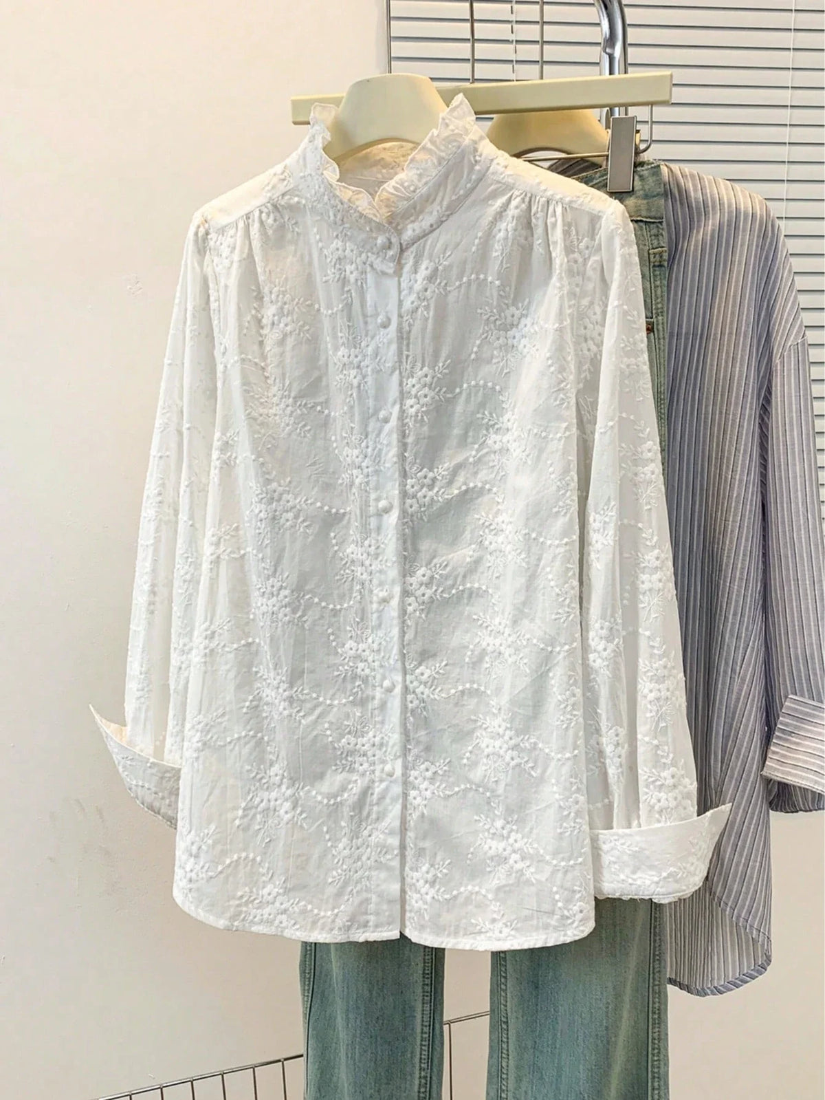 Camisa Feminina Elegante Manga Longa Bufante Bordado Floral