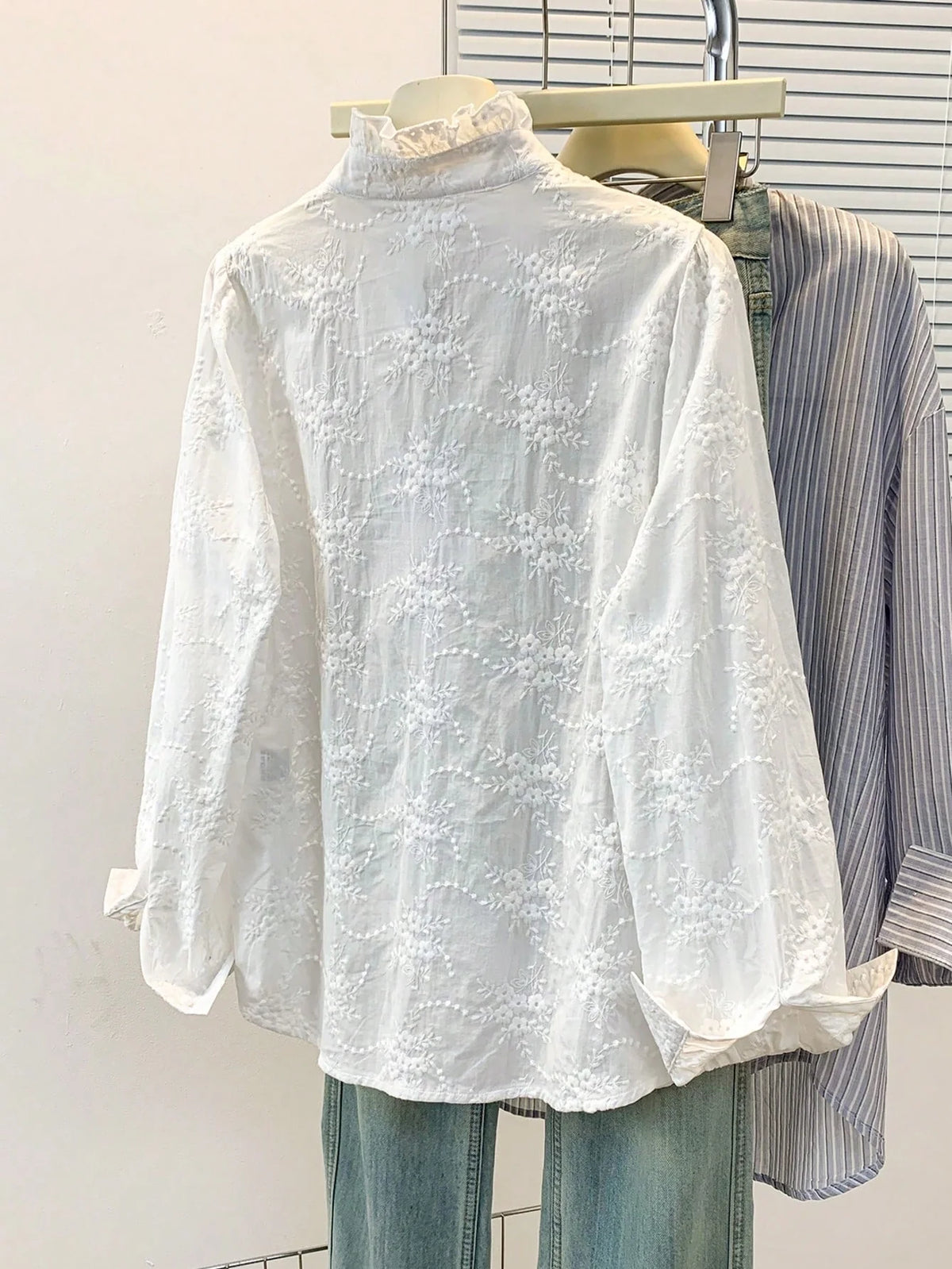 Camisa Feminina Elegante Manga Longa Bufante Bordado Floral