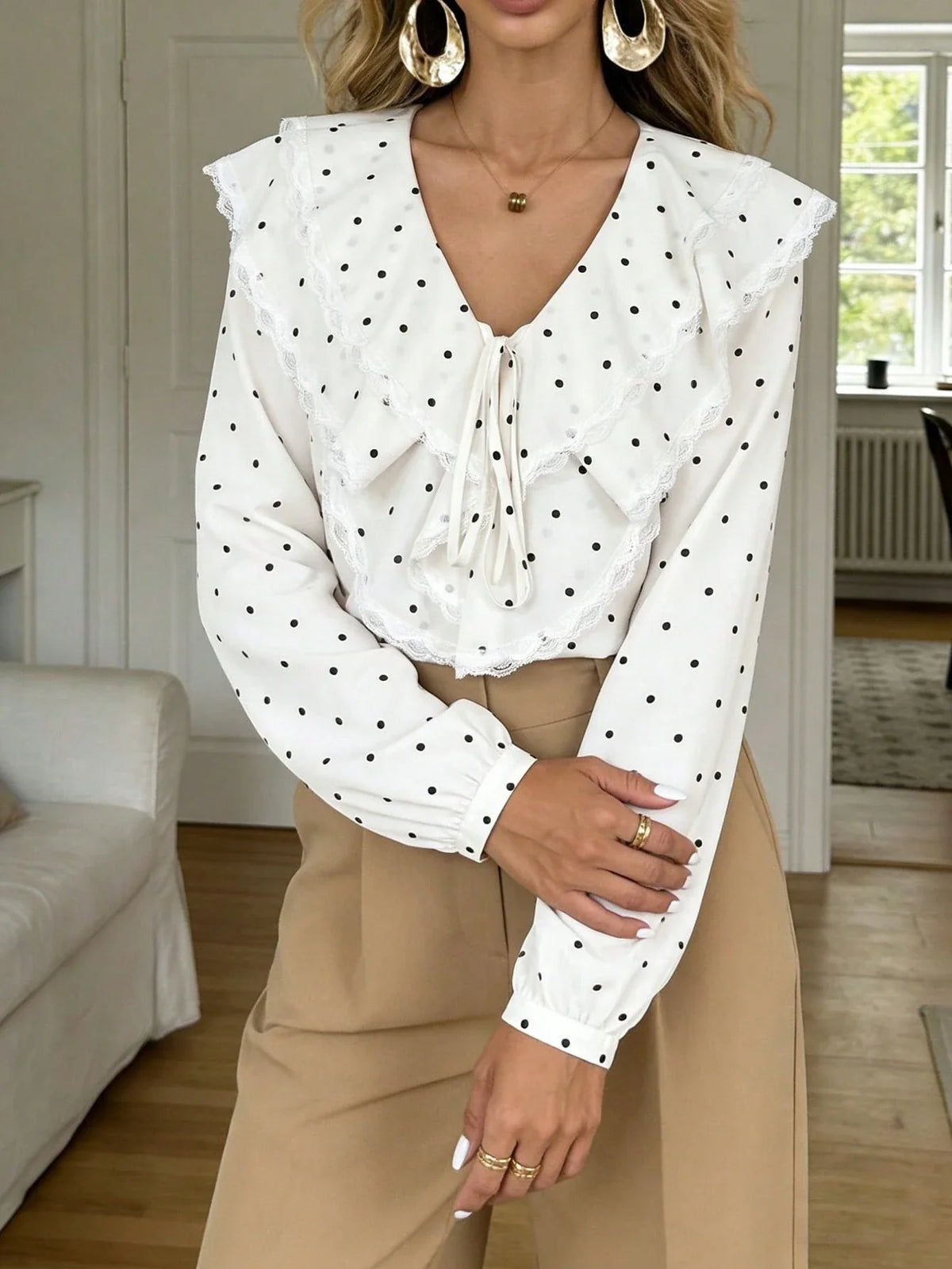 Camisa Feminina Elegante com Babado Poá