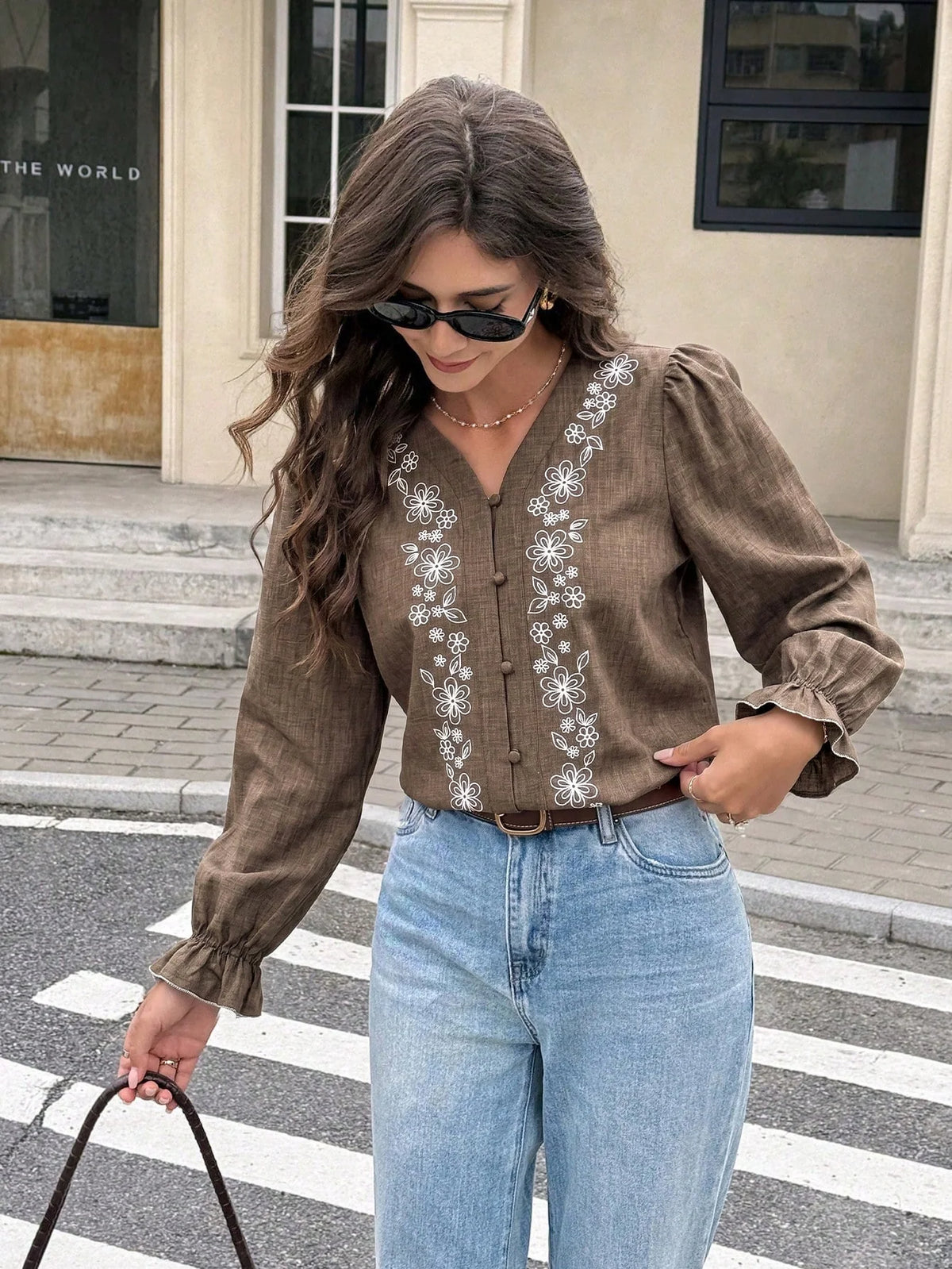 Camisa Feminina Casual Elegante de Manga Longa com Bordado e Botões