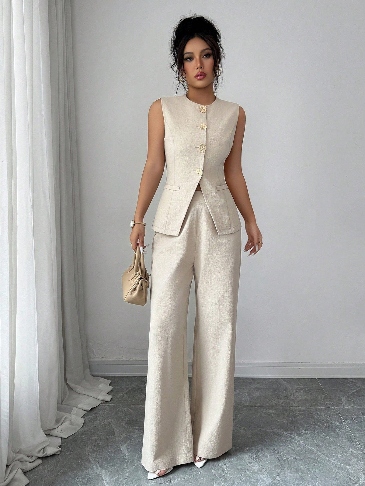 Conjunto Feminino Alfaiataria com Colete Alongado e Calça Pantalona