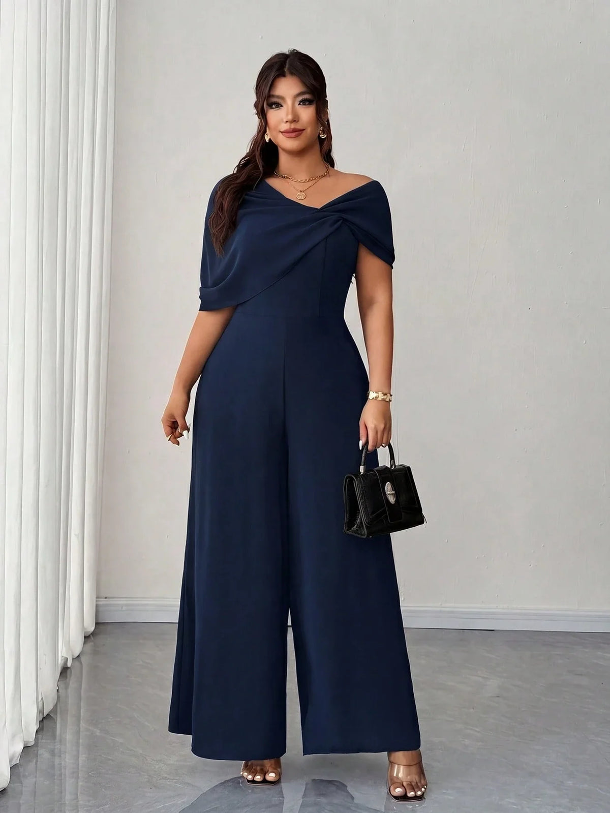 Macacão Social Plus Size Assimétrico Pantalona Manga Curta