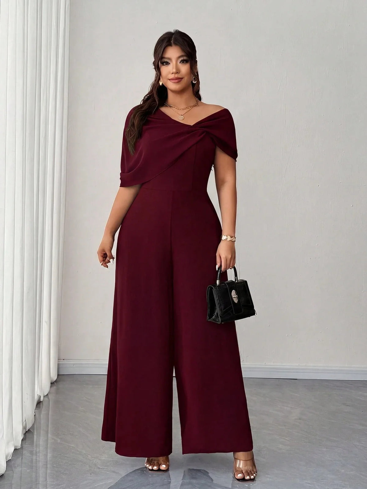Macacão Social Plus Size Assimétrico Pantalona Manga Curta