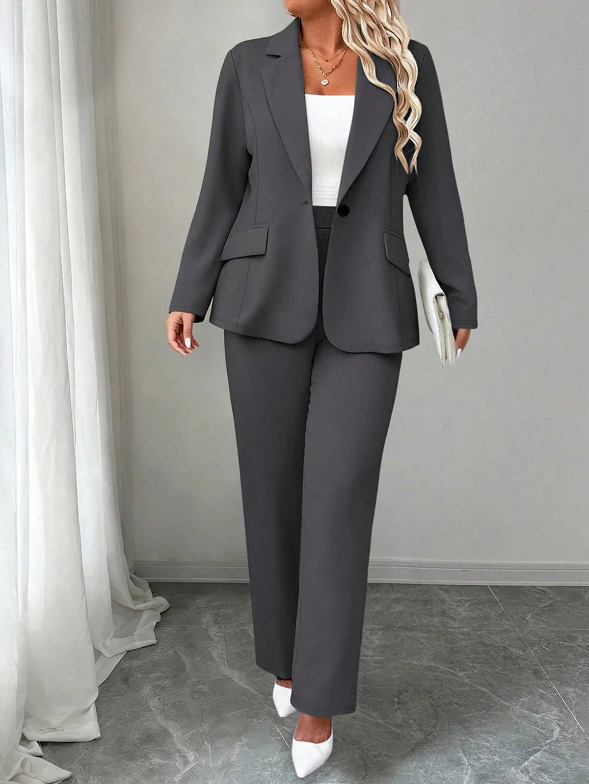 Conjunto Alfaiataria Plus Size Blazer e Calça Reta