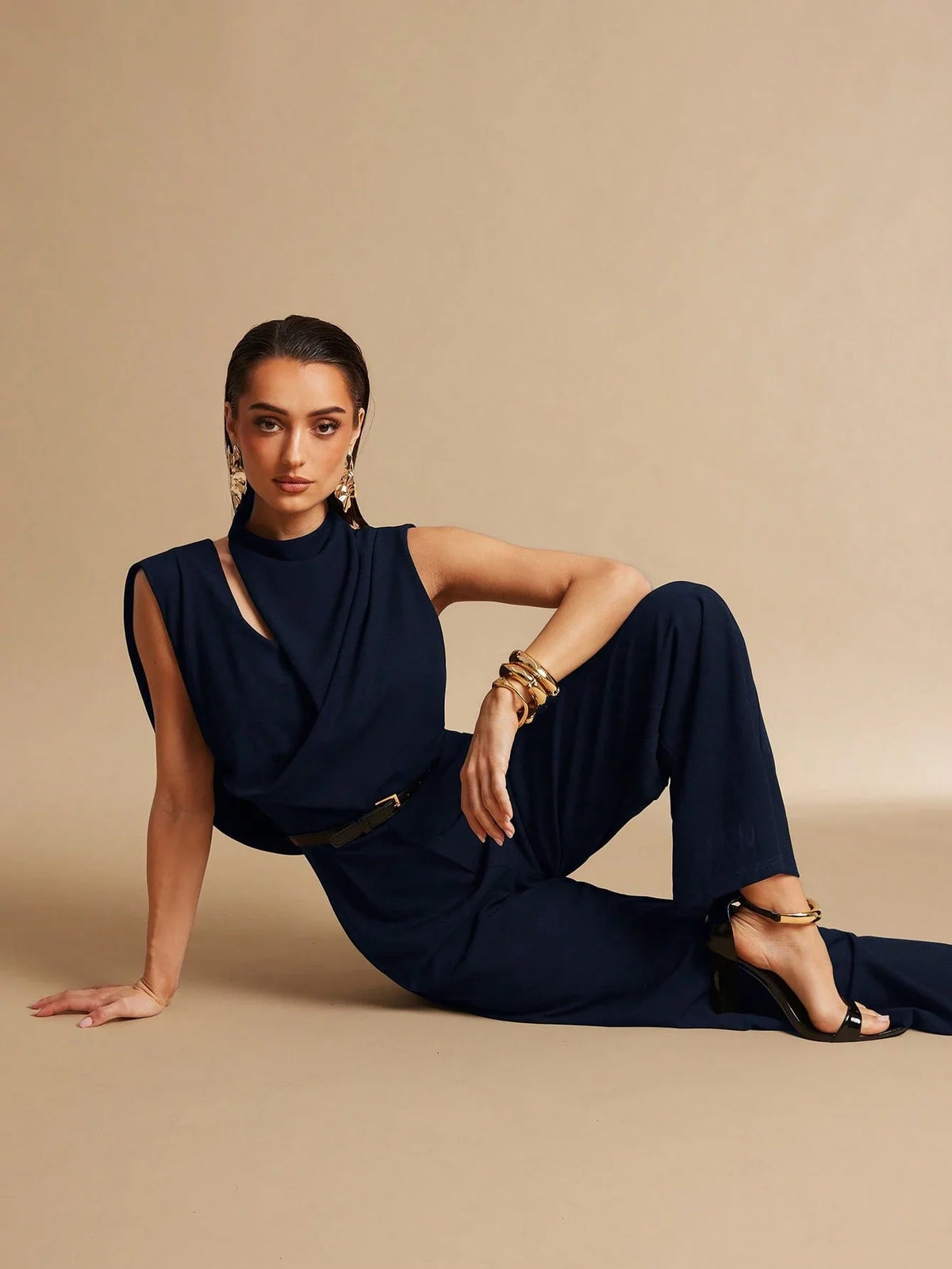 Macacão Feminino Elegante Chique com Pregas e Sem Mangas