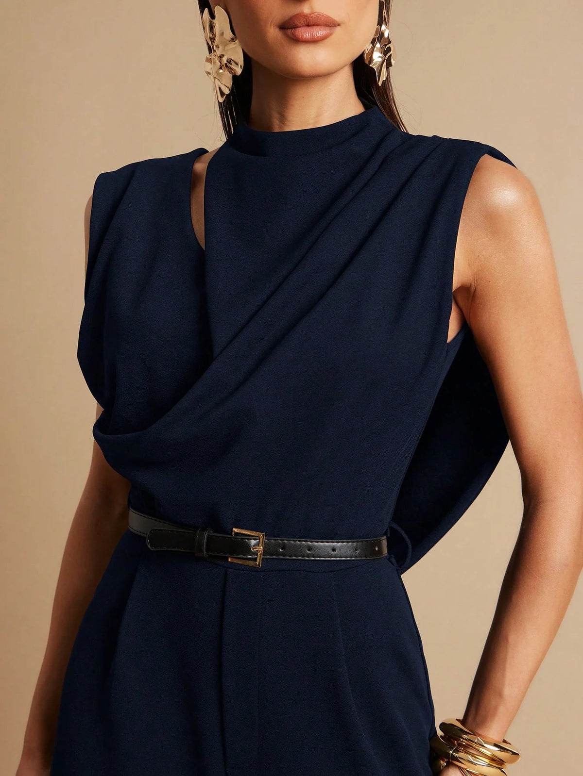 Macacão Feminino Elegante Chique com Pregas e Sem Mangas