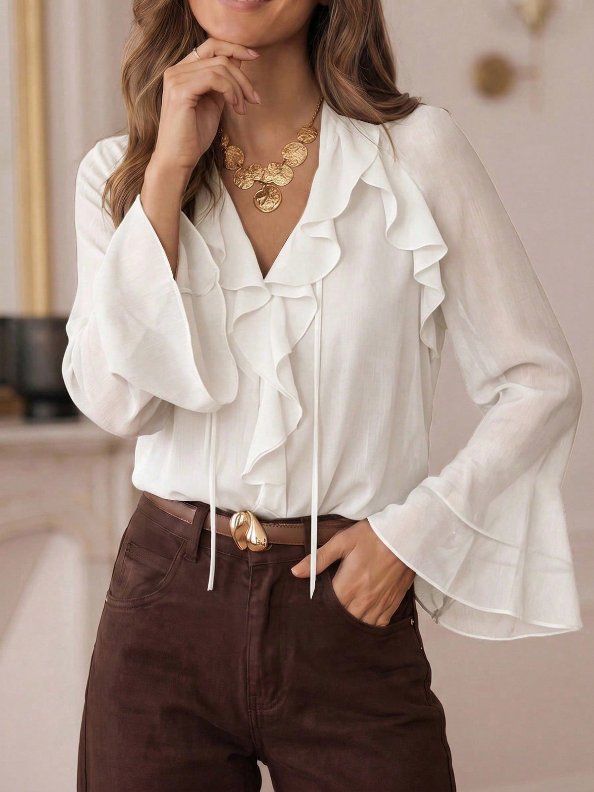 Blusa Feminina Decote V Babados em Chiffon com Manga Sino