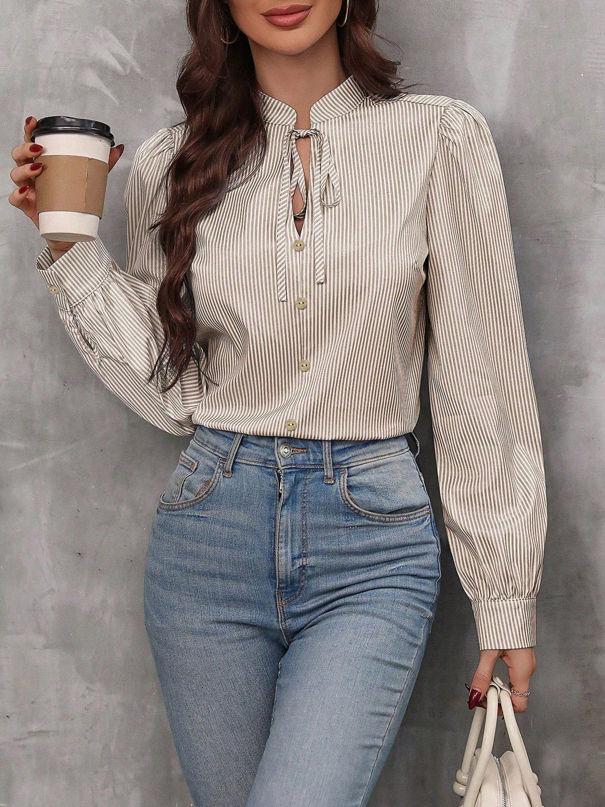 Camisa Feminina Elegante com Laço e Botões Texturizada 100% Algodão