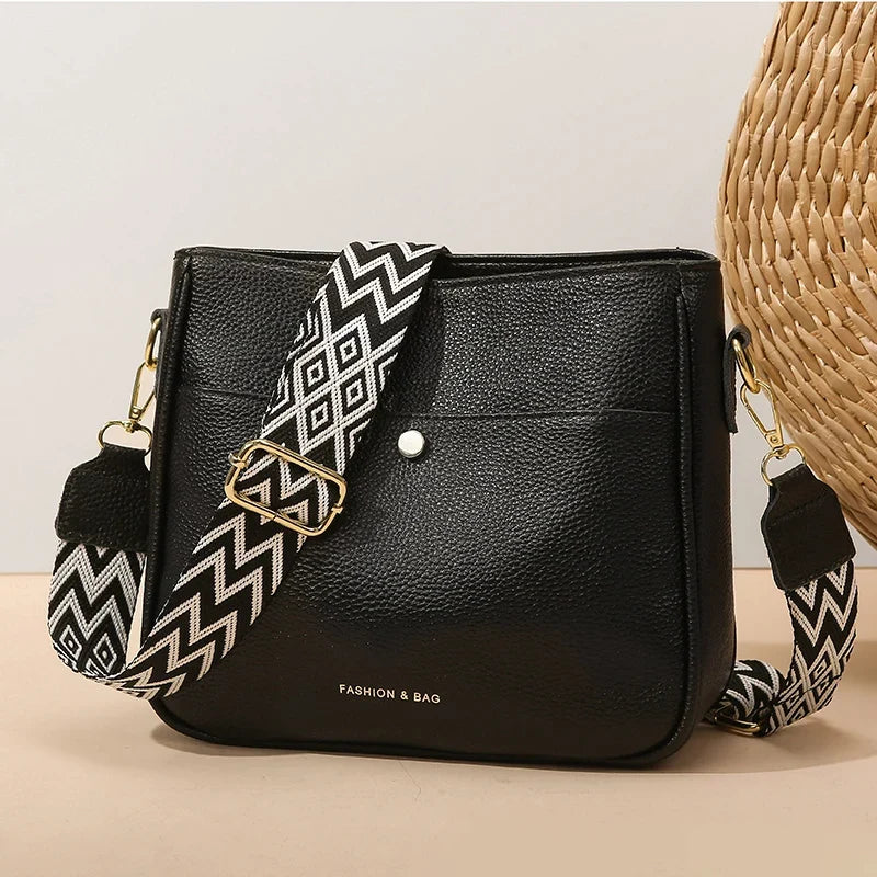 Bolsa Média Tiracolo Feminina de Couro Legítimo Alça Confortável
