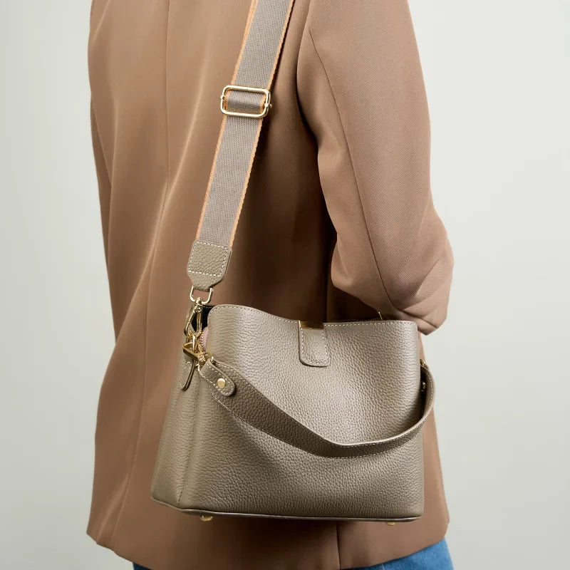 Bolsa Feminina de Couro Legítimo Média de Ombro e Transversal